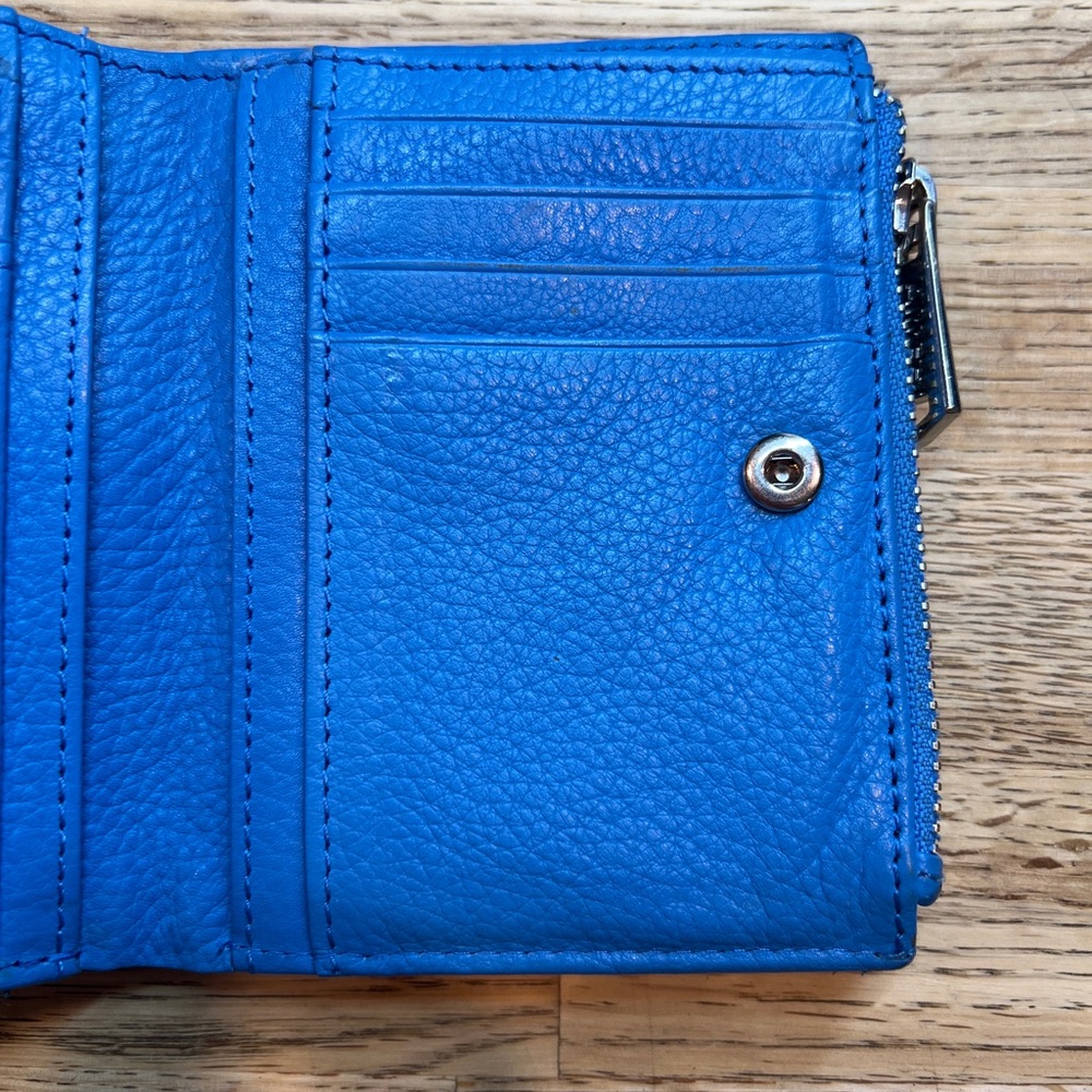 Aimee Kestenberg "Memphis Blue" & Silver Hamilton Bifold Quilted Wallet - Picture 4 of 4